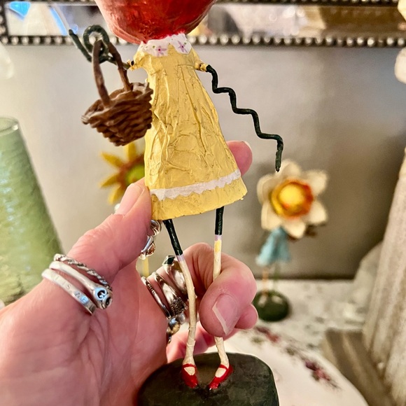 Lori Mitchell Flower Folk Art Figurine Trio - Picture 5 of 8